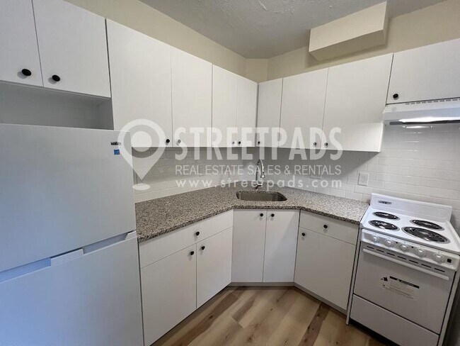 Building Photo - 1 bedroom in Boston MA 02135