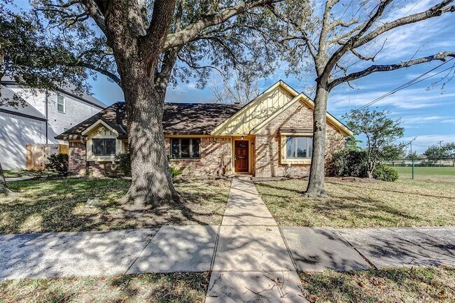 Building Photo - 9207 Landsdowne Dr