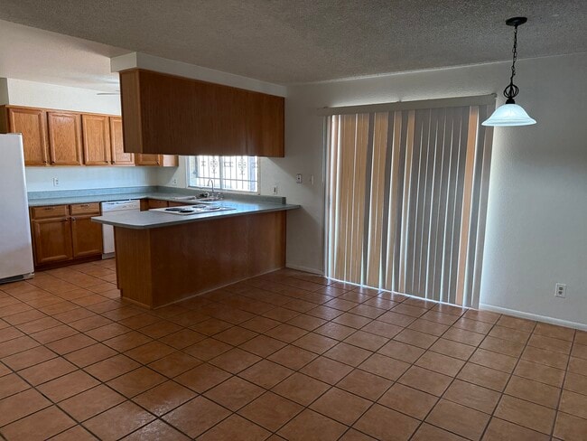 Foto del edificio - 2105 E Colgate Dr