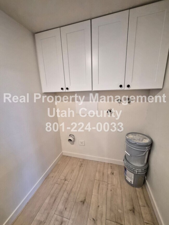 Building Photo - 1146 W 100 N