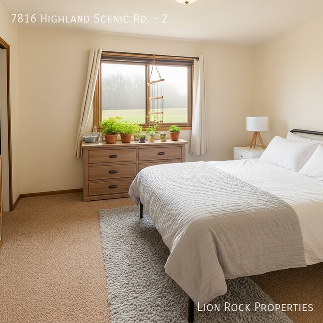 Building Photo - 7816 Highland Scenic Dr