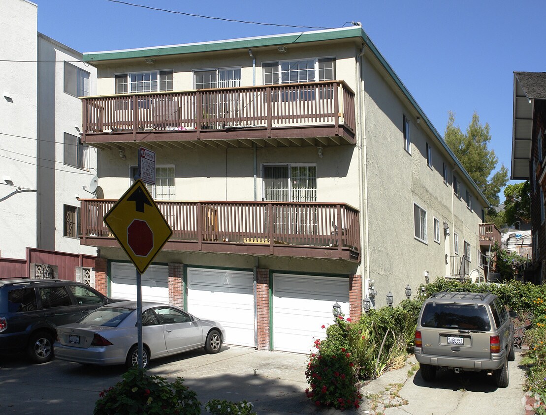 Foto del edificio - 329-333 Athol Ave