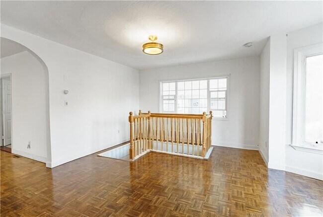 Building Photo - 21 Lilac St