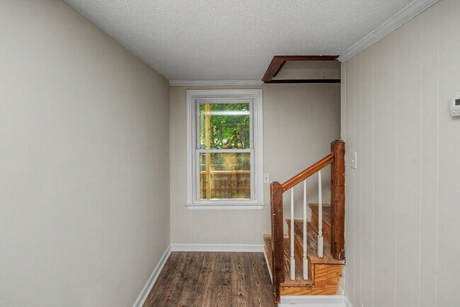 Building Photo - Classic 4-Bedroom Home with Spacious Backyard in Greensboro!