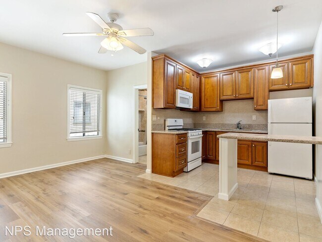 Building Photo - Studio, 1 bath Apartment - 1324 Peterson A...