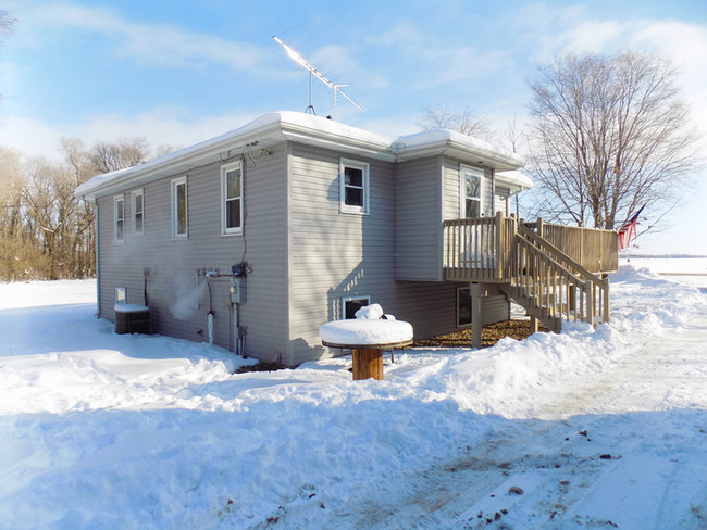 Building Photo - This house is located on 1.5 acres of land!