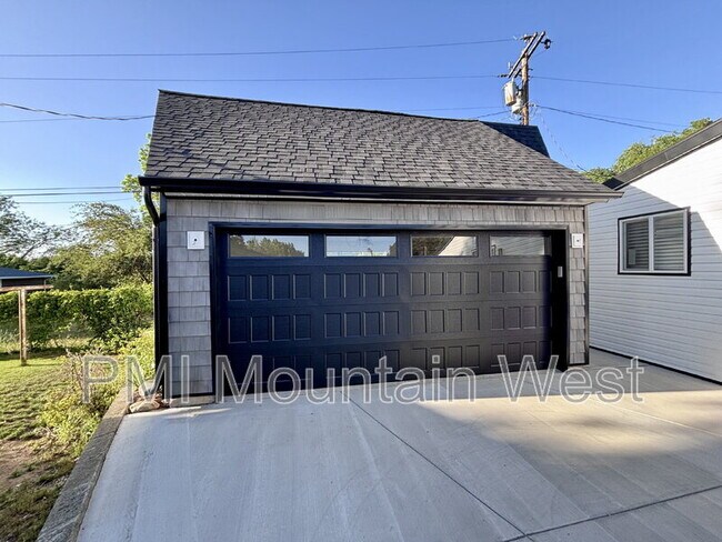 Building Photo - 985 Horsley Cir