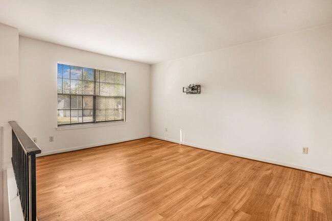 Foto del edificio - 2019 Lake Creek Dr