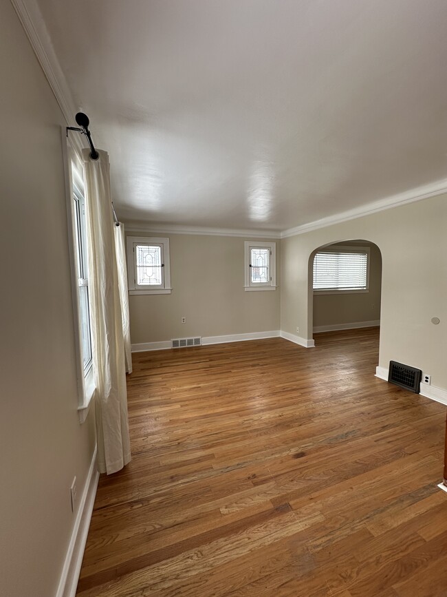 Living Room / Entrance with view of Dining Room - 240 E Marshall St