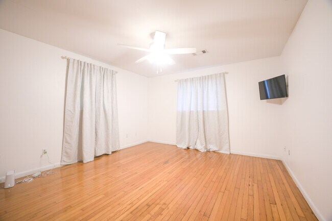 Foto del edificio - 3615 Elysian Fields Ave