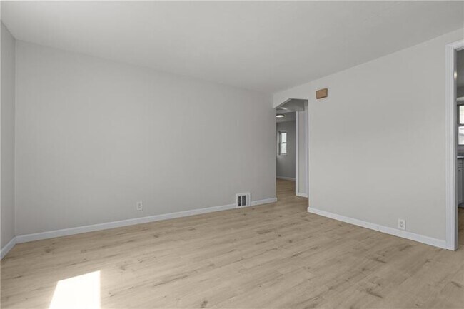 Foto del edificio - 6812 Grand Ave