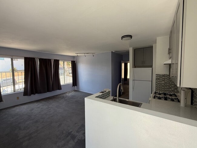 Building Photo - 616 Tularosa Dr. 4