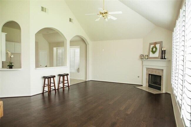 Foto del edificio - Worthington Drive, Pearland, TX 77584 - 3 BR 2.5 BA single-family home