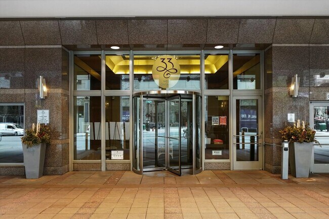 Foto del edificio - 33 W Ontario St