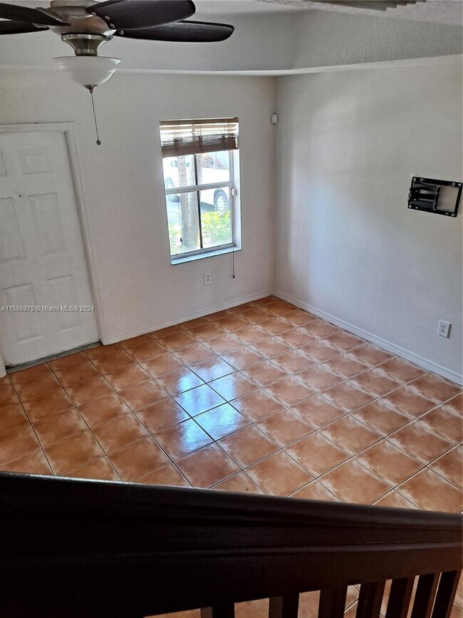 Building Photo - 632 SW 107th Ave