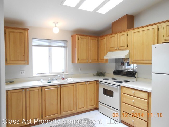 Building Photo - 410 Dave St S