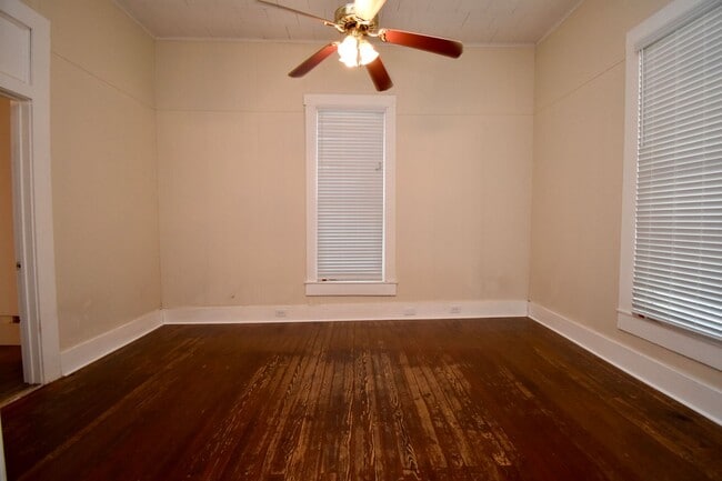 Building Photo - Updated 4 Bedroom Home Close to Tech!