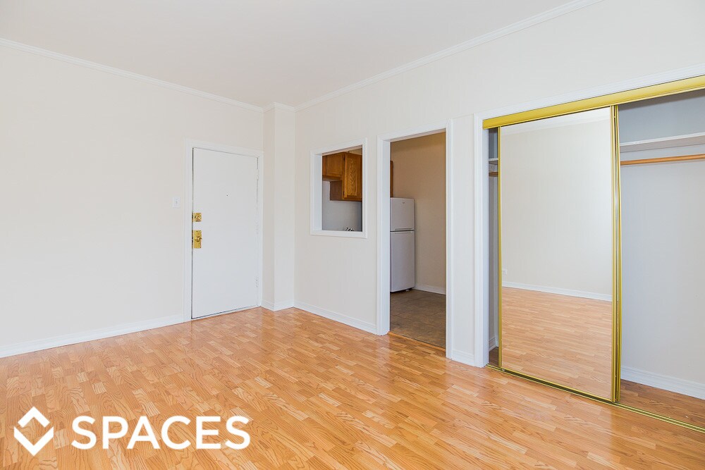 Foto principal - 839 W Sheridan Rd