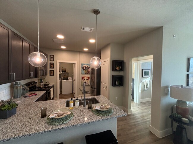 Foto del edificio - 425 El Rio St