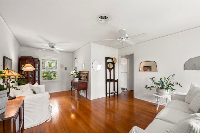 Foto del edificio - 2114 Saxon Dr