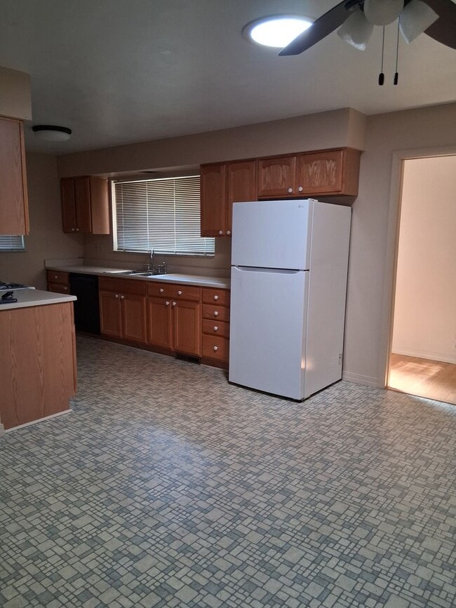 Building Photo - Quiet yet Accessible! SFH 2-car Garage
