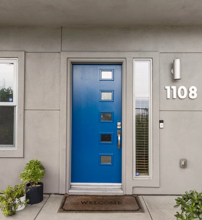 Building Photo - 2753 Waverly Dr