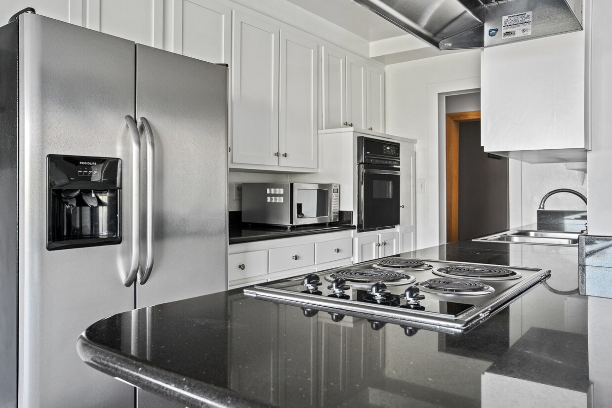 Foto principal - 8710 Delgany Ave