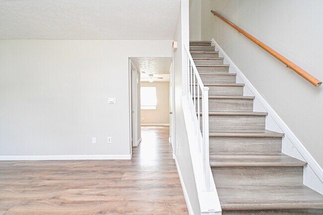 Building Photo - 10933 Birchridge Dr