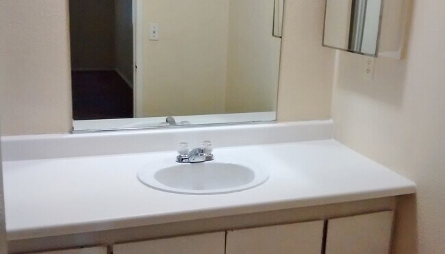 Foto del edificio - 4830 E Charleston Blvd
