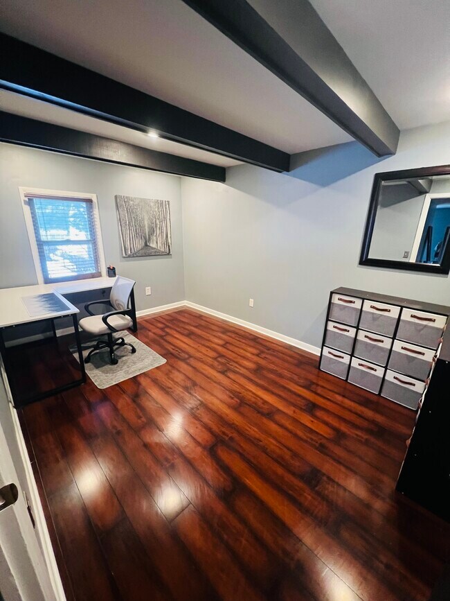 Foto del edificio - 5605 River Rd
