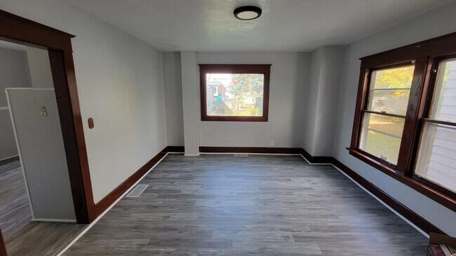 Building Photo - 340 Lisbon Ave