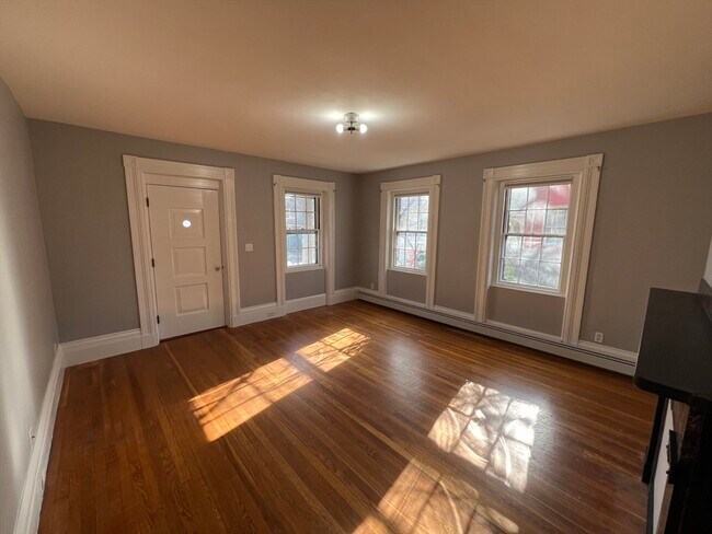 Building Photo - 14 Thornton Pl