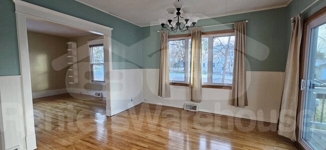 Building Photo - 1303 2nd St