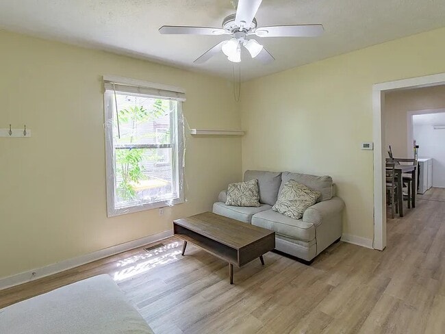 Foto del edificio - 637 Prospect Ave NE