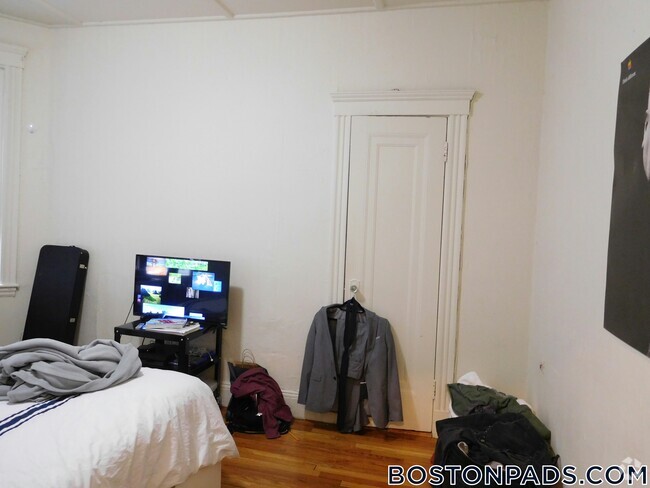Building Photo - 1175 Boylston St