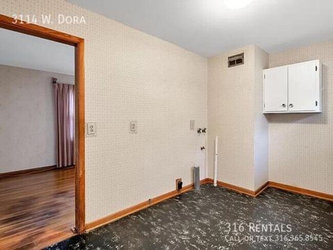 Foto del edificio - $875 - 2 bedroom/ 1 bathroom - Spacious ho...