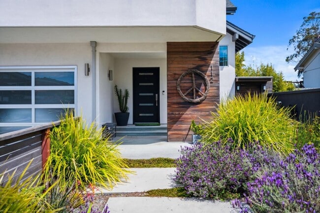 Building Photo - 112 Eucalyptus Ave