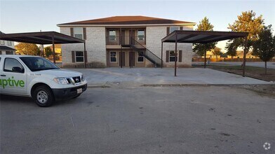 Building Photo - 92 Sandstone Dr