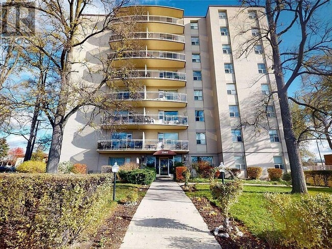 Photo du bâtiment - 2961 Dufferin St