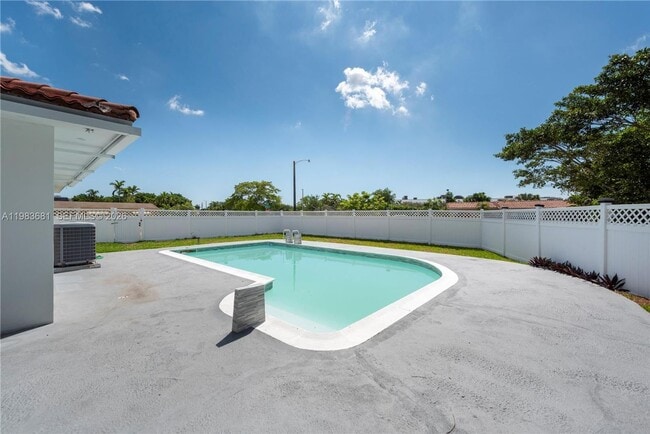 Photo - 4700 McKinley St House