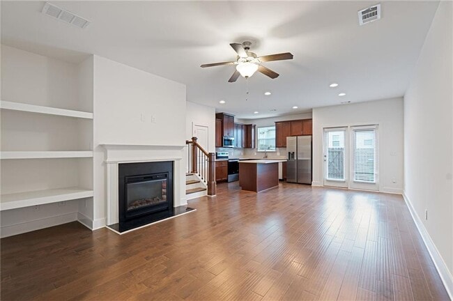 Building Photo - 6256 Hillandale Dr