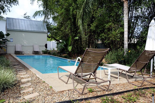Foto del edificio - 823 Huntington Ct