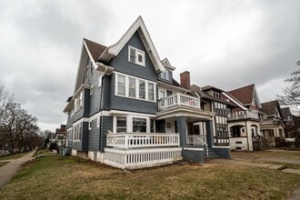 Building Photo - 1831 E Kenwood Blvd