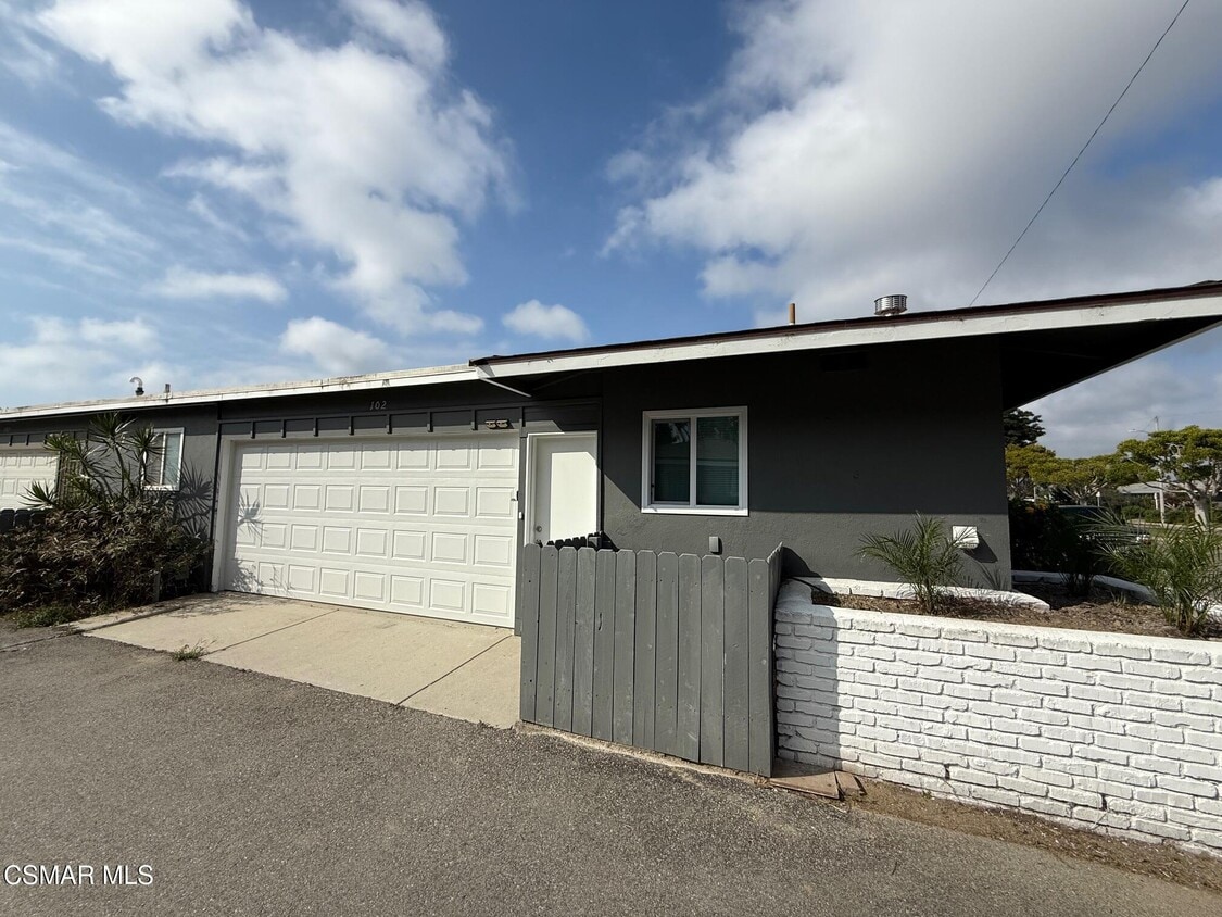 Primary Photo - 102 W Alta Green