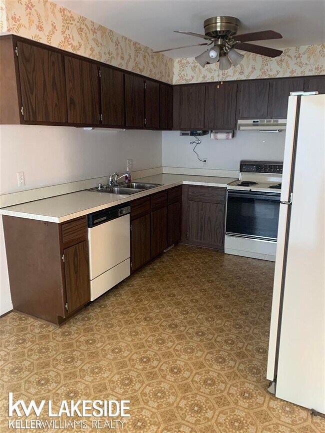 8062 Willow Ln, Warren, MI 48093 Condo for Rent in Warren, MI
