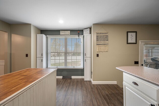 Foto del edificio - 200 Eagle Crest Dr