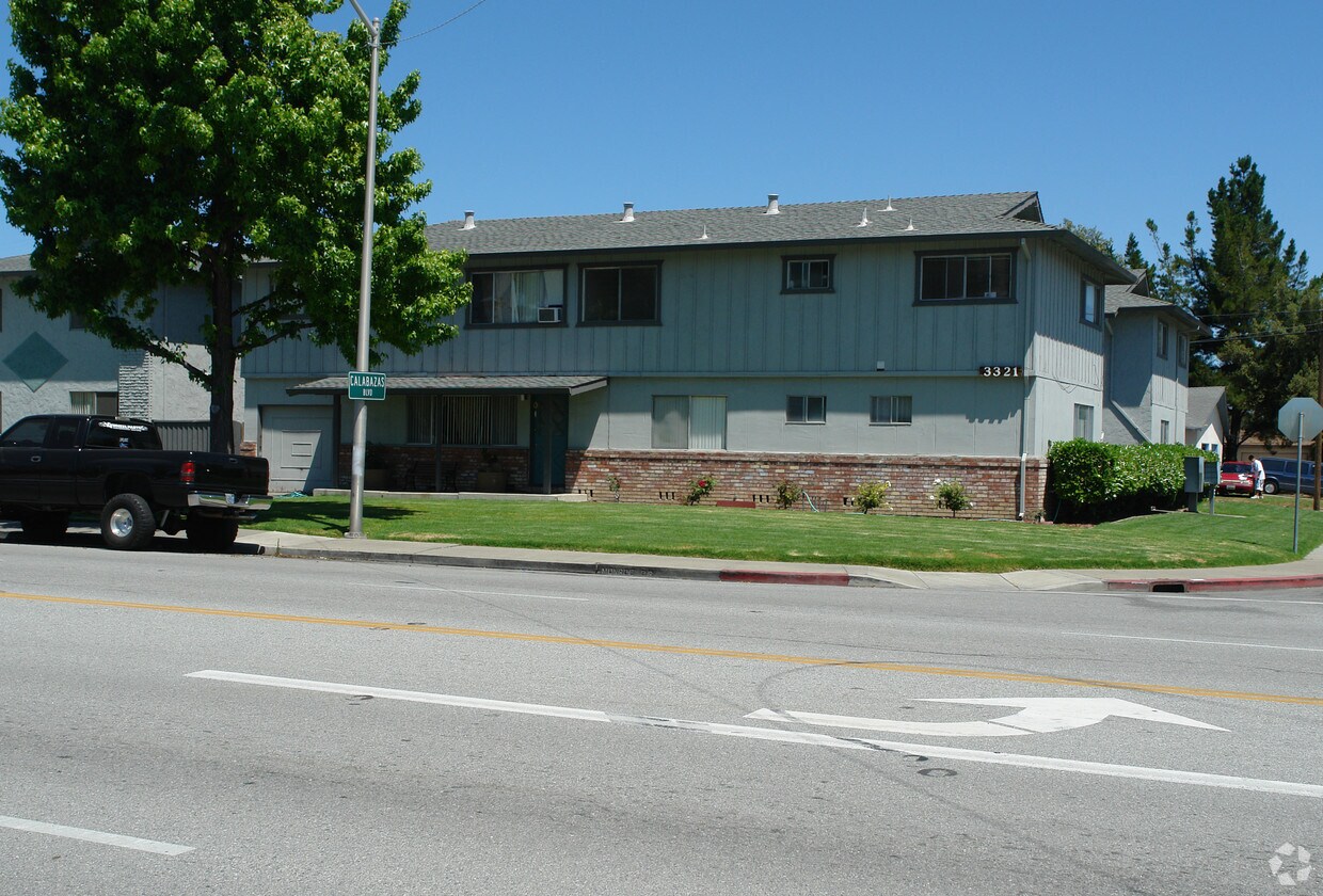 Building Photo - 3321 Monroe St