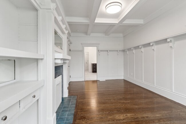 Building Photo - 673 7th Ave