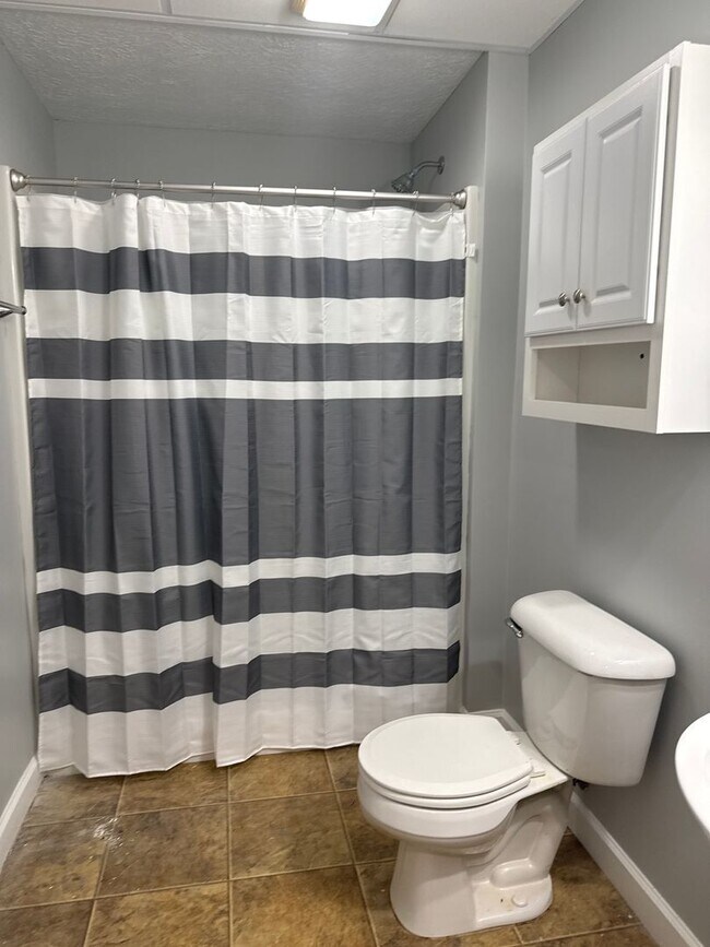 Building Photo - 620 Garvey Ln