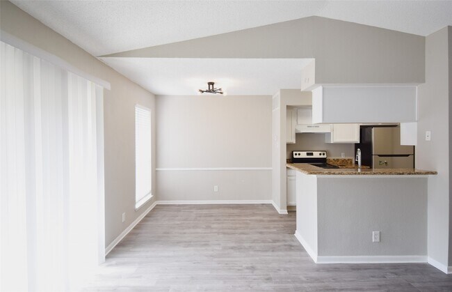 Foto del edificio - 2120 El Paseo St